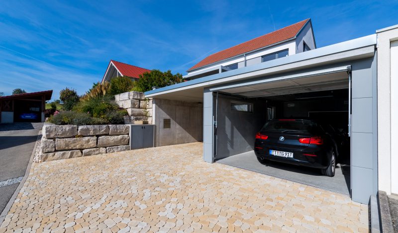Einzelgarage mit Carport