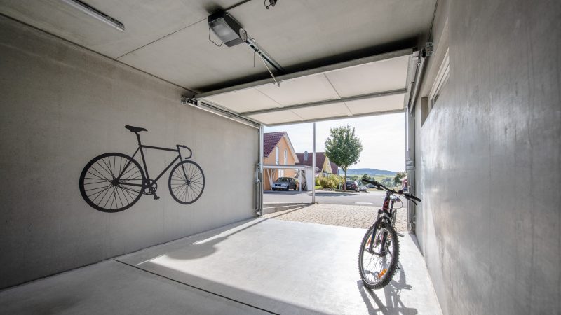 Einzelgarage mit Carport