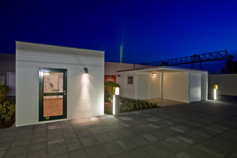 Einzelgarage mit Beton Carport und Mehrzweckraum