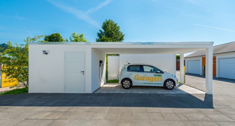 Beton Carport mit Wallbox