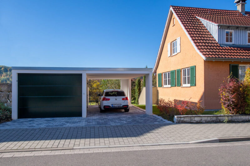 Betonfertiggarage mit Carport