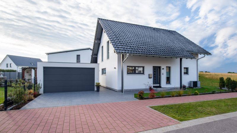 Beton Großraumgarage mit zwei Toren