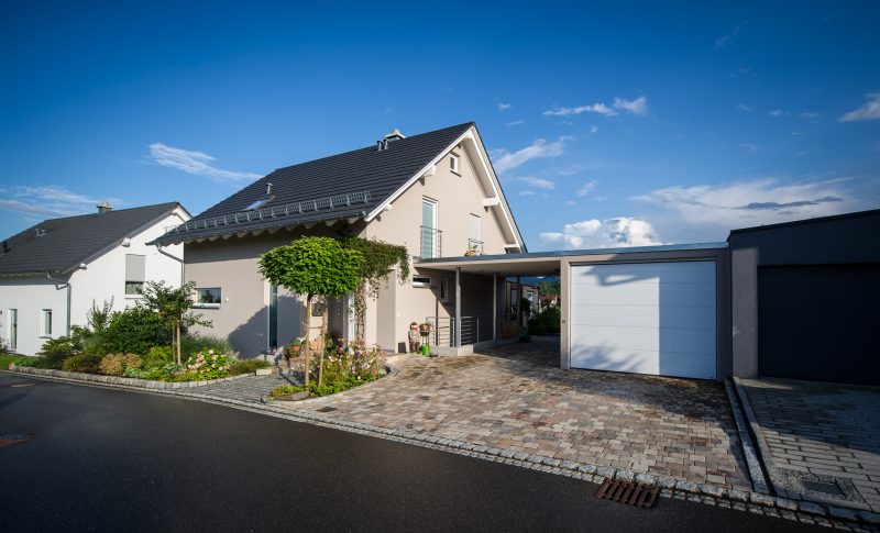 Beton einzelgarage mit Carport