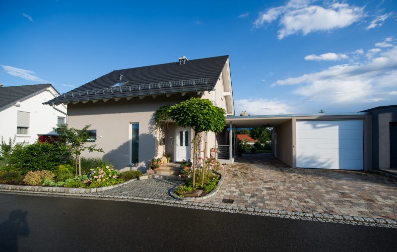 Beton einzelgarage mit Carport