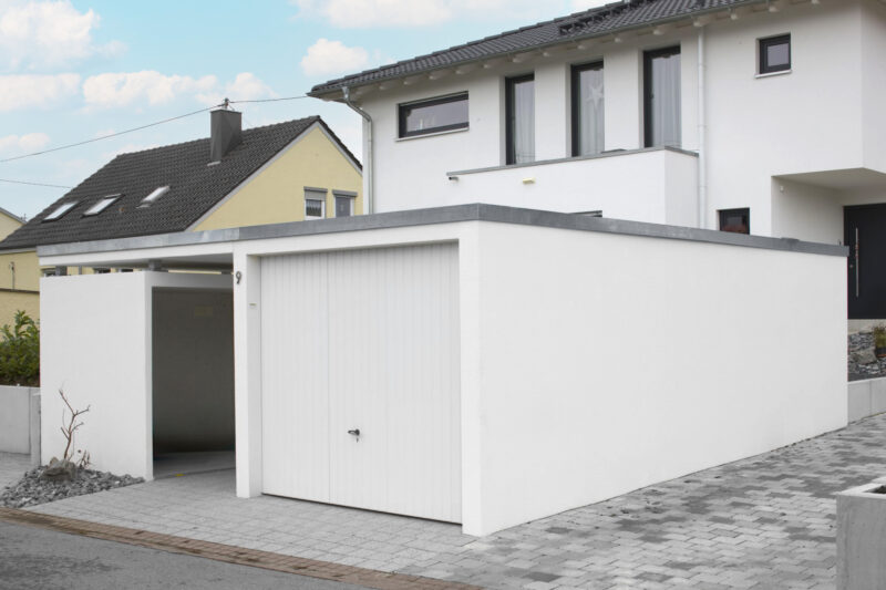 Einzelgarage mit Mehrzweckraum