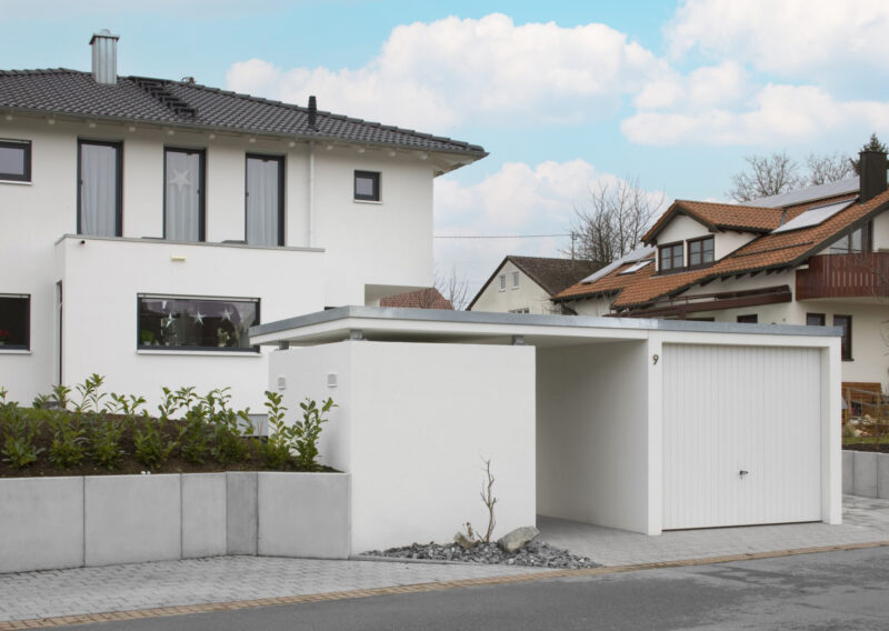 Einzelgarage mit Mehrzweckraum