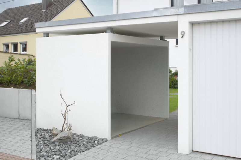 Einzelgarage mit Mehrzweckraum