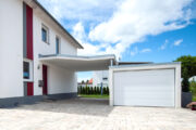 Beton Fertiggarage mit Beton Carport-aufgestaendert-Anbindung-Haus--1920x895