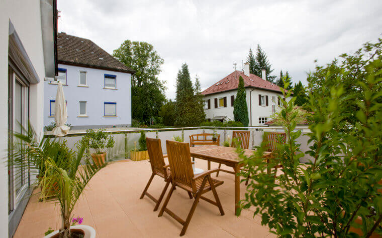 Unten parken, oben Terrasse
